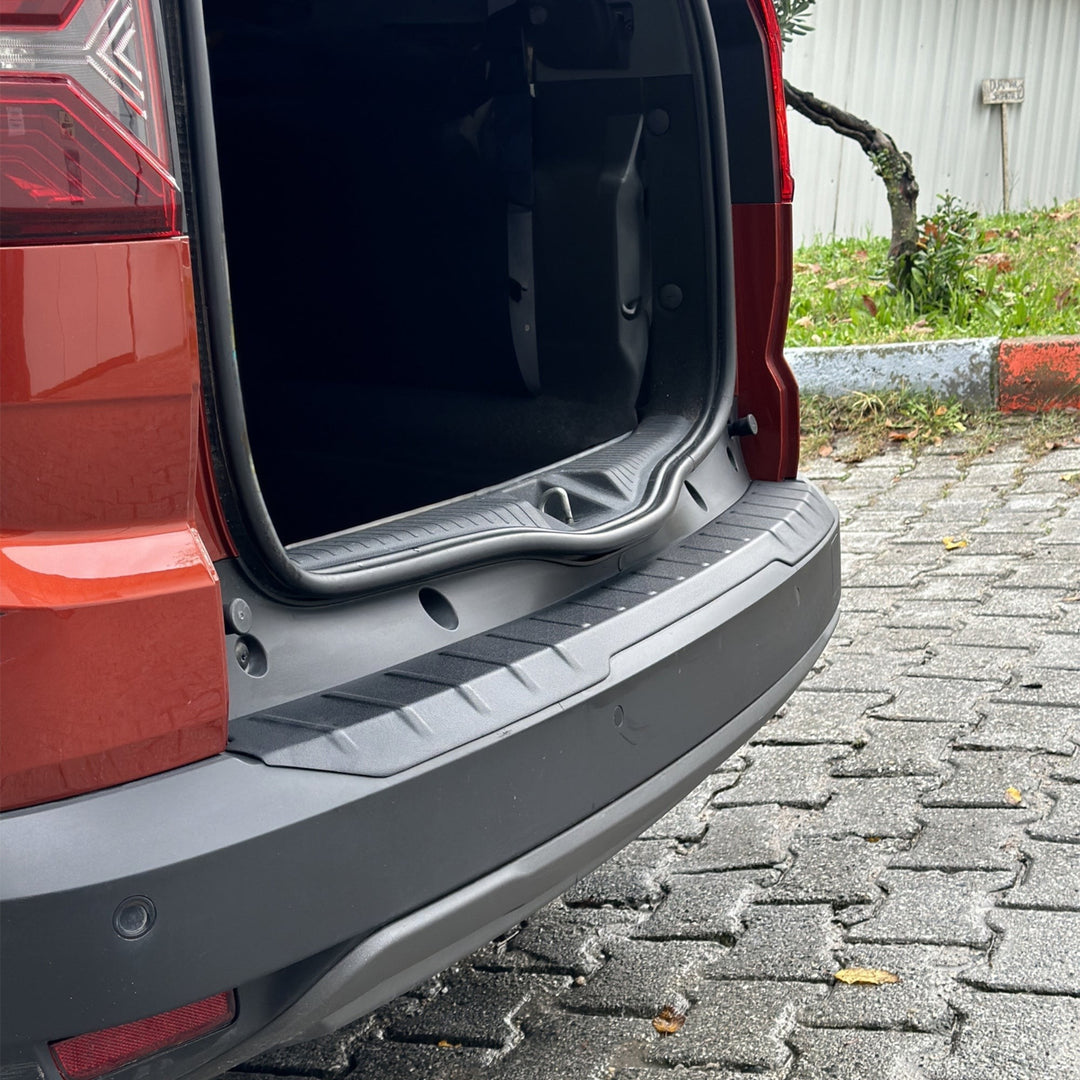 Dacia Jogger Arka Tampon Eşiği - Mat Siyah | 2022 ve Sonrası