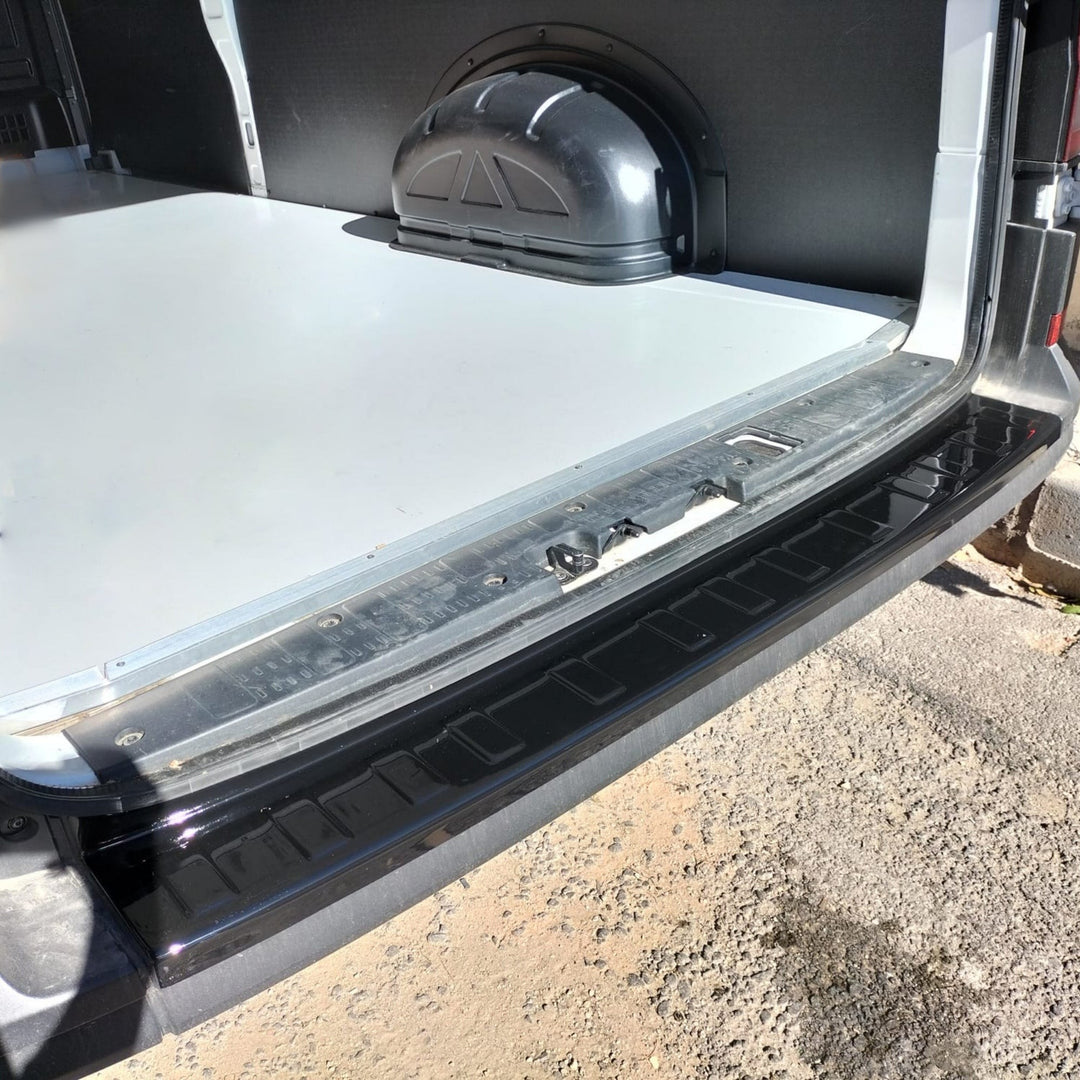 VW Crafter Arka Tampon Eşiği - Mat Siyah | 2017 ve Sonrası