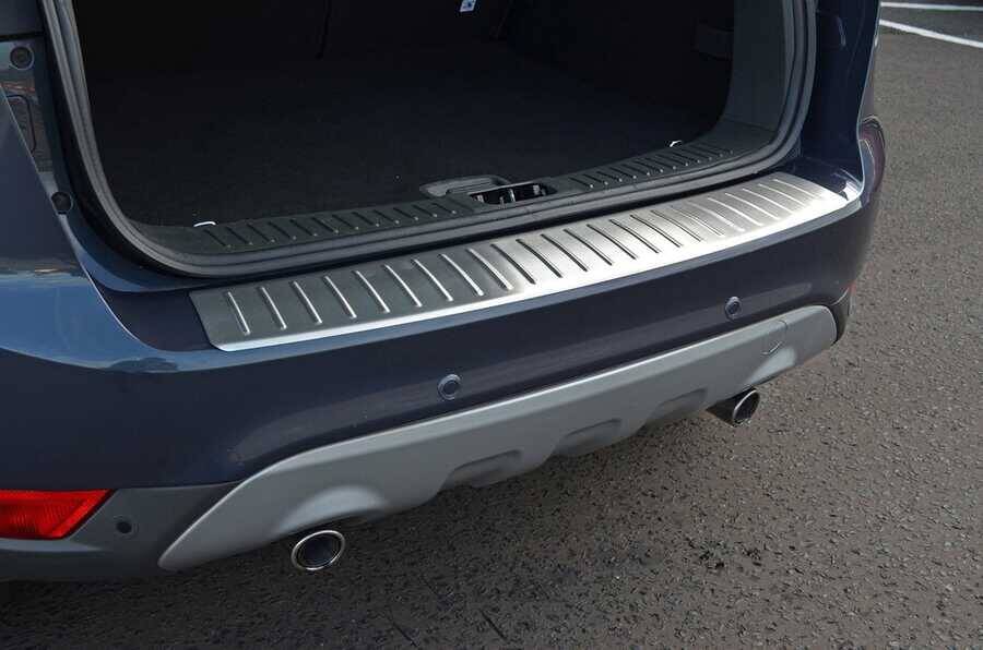 Ford Kuga Arka Tampon Eşiği - Krom Taşlı | 2008-2012 Arası