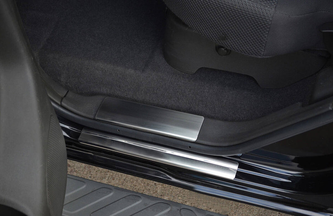 Nissan Navara Kapı Eşiği - Krom (8 Parça) | 2015 ve Sonrası