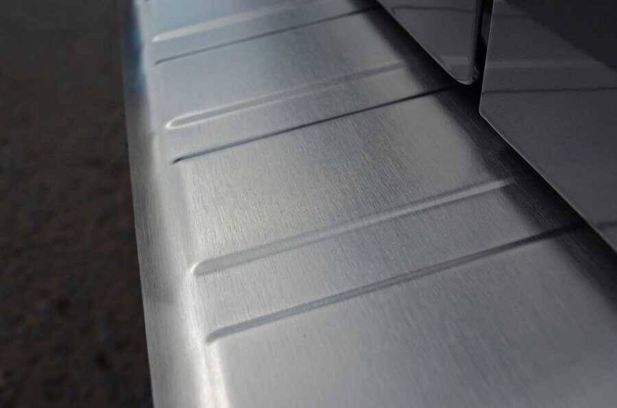 Renault Trafic Arka Tampon Eşiği - Krom Taşlı | 2014 ve Sonrası