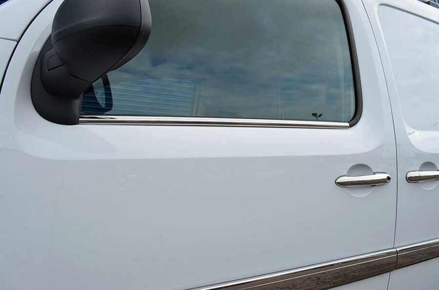 Renault Kangoo Cam Çıtası Alt - Krom (2 Parça) | 2008-2021 Arası