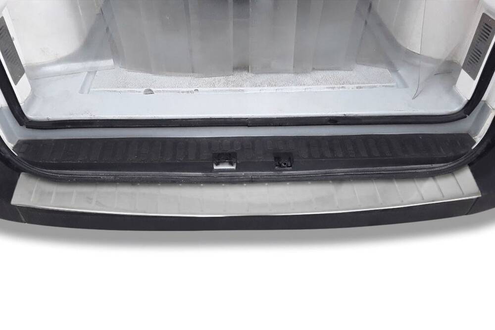 Renault Master Arka Tampon Eşiği - Krom Taşlı | 2010 ve Sonrası
