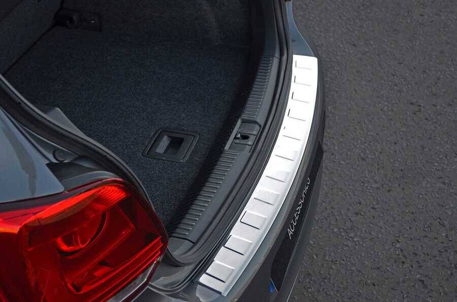 VW Polo Arka Tampon Eşiği - Krom Taşlı | 2009-2017 Arası, HB